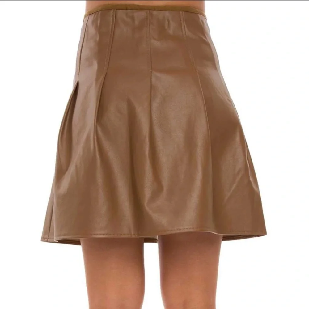 Pleated brown faux leather mini skirt - Picture 5 of 5
